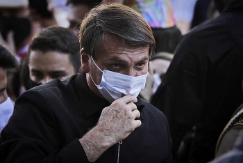 bi hoi kho tong thong brazil doa dam lien tiep vao mieng phong vien