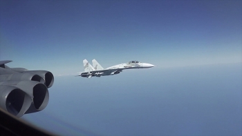 lau nam goc bat ngo tung video tiem kich nga bay sat mui b 52 my
