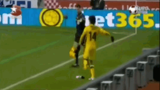 video sut giay vao nguoi trong tai cau thu nhan ket tham