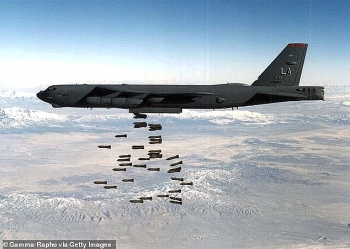 my dieu may bay b 52 tan cong taliban