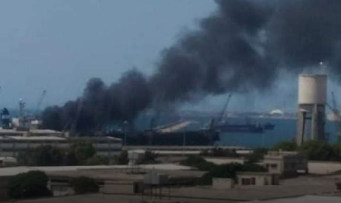 no lon tren tau neo tai cang o syria nghi la tau cua iran
