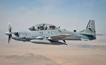 taliban khoe da chiem giu hang loat may bay khung