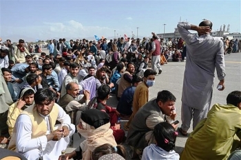 taliban dong cua san bay quoc te kabul
