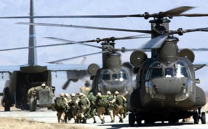 Mỹ buộc phải phá hủy 7 trực thăng CH-46E tại Kabul