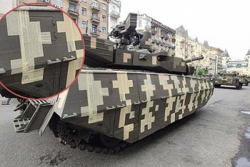 Quân đội Ukraine ngụy trang xe bọc thép bằng... băng dính