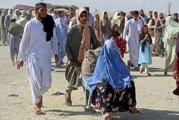 trong luc hang nghin cu dan hon loan thao chay nhieu nguoi lai tim duong ve afghanistan