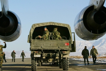 taliban nho ankara ho tro van hanh san bay kabul