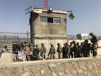 toan bo san bay o afghanistan duoc taliban lap thap canh