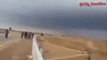 video khoanh khac qua bom thu nhat phat no ben ngoai san bay kabul