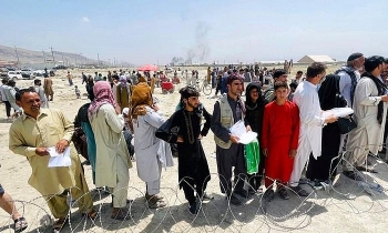 hoa ky vua khong kich tra dua khung bo taliban lap tuc cho phep dan duoc tu do di tan