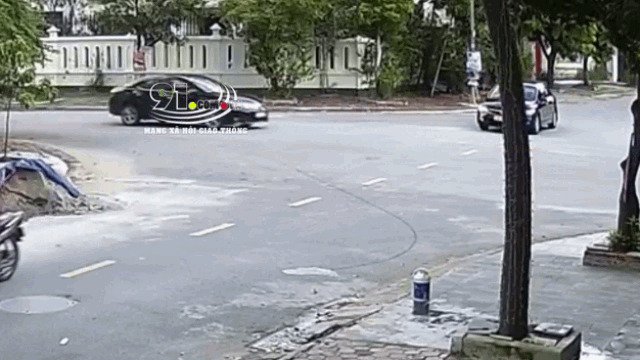 Camera giao thông: Nữ tài xế phóng như bay khi qua ngã tư, gây họa cho xe khác