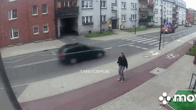 camera giao thong thanh nien phan xa cuc nhanh thoat cu dam trong gang tac