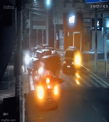 cuop co vu trang tan cong 3 ngan hang brazil cai bom don canh sat