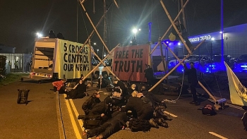 bieu tinh o anh khien hang loat to bao danh tieng lam canh dieu dung