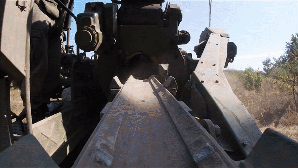 Clip: Pháo tự hành cỡ lớn của Nga khai hỏa