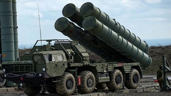 Cận cảnh màn nạp đạn và "phun lửa" của S-400 và hệ thống không kích Pantsir-S