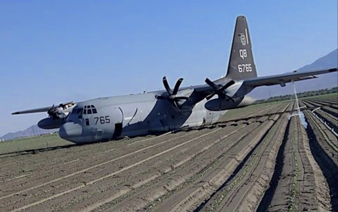 chien dau co tang hinh cua my roi do va cham voi may bay tiep lieu