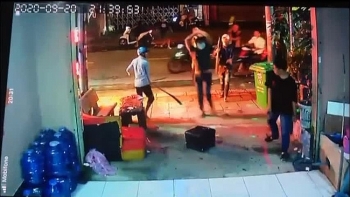 video bang nhom giang ho vac dao tu che dap pha quan karaoke vi khong xin duoc tien