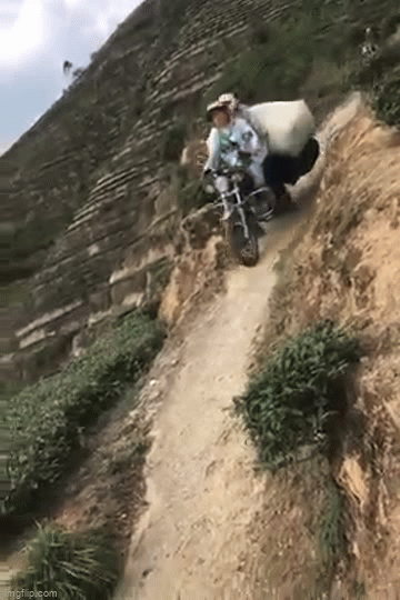video man lai xe tho hang do deo gay can cua phu nu vung cao