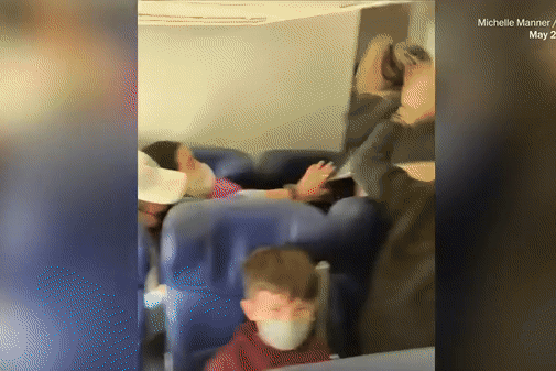 Nữ hành khách hầu tòa vì đánh gãy răng tiếp viên hàng không