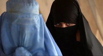 hanh trinh dac nhiem anh gia gai qua mat taliban de den san bay kabul