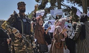 taliban ban chi thien de giai tan dam dong bieu tinh o kabul