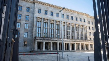 Cảnh sát Đức lục soát văn phòng 2 Bộ để điều tra rửa tiền