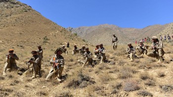 phe khang chien bat ngo phan cong gan bien gioi tajikistan