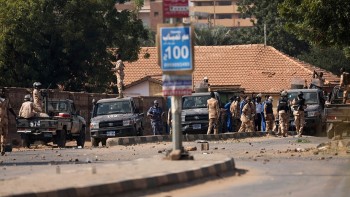 chinh quyen quan su sudan bat giu 40 si quan am muu dao chinh