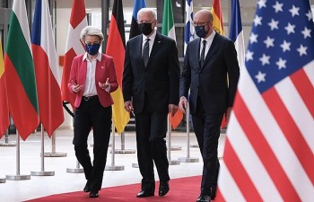 eu bat ngo hoan hop tru bi voi hoa ky nhung khong dua ra ly do