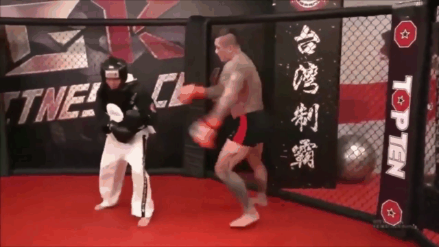 Video: "Hổ báo" thách đấu võ sĩ MMA, Youtuber nhận cái kết bẽ mặt