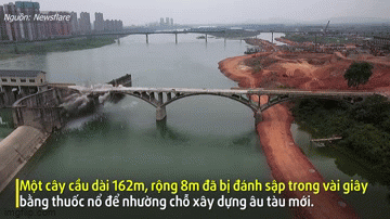 Video: Cây cầu 162m bị đánh sập trong tích tắc