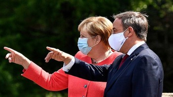 Thủ tướng Merkel bị kéo vào lịch trình tranh cử dày đặc của ông Laschet