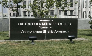 Nhân viên Đại sứ quán Mỹ chết bí ẩn trong công viên ở Ukraine