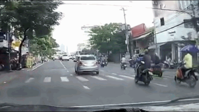 camera giao thong thanh nien lang lach tren pho va cai ket tham