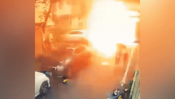 Video: Nhà hàng ở Vũ Hán phát nổ như bom, người đi đường chạy trối chết