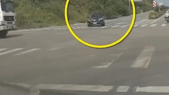 camera giao thong danh lai gap de tranh xe tai o to mat kiem soat dam thang vao xe ben duong
