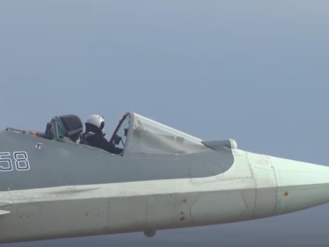 Phi công Nga lái Su-57 'phiên bản mui trần' khiến truyền thông Mỹ sốc