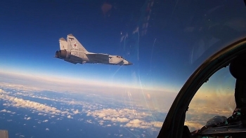video chien dau co mig 31 tac chien o do cao 20000m tu san tim muc tieu
