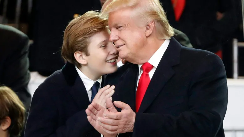 hoang tu nha trang barron trump tung nhiem covid 19