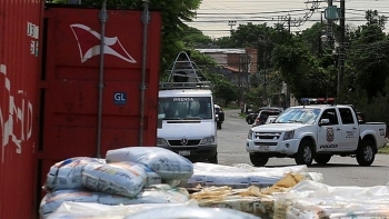Phát hiện nhiều thi thể bị phân hủy trong container chở phân bón ở Paraguay