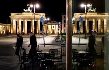 covid 19 lay nhiem ngay cang tram trong duc va phap chuan bi phong toa lan hai