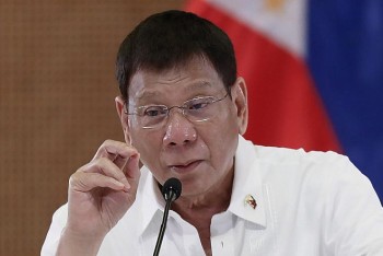 tong thong philippines duterte bat ngo tuyen bo rut lui khoi chinh truong
