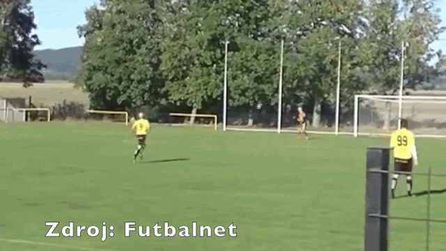 video pha bong o cu ly 75 met thu mon vo tinh ghi sieu pham