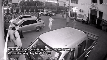 video roi tu tang 4 be trai duoc cuu song than ky