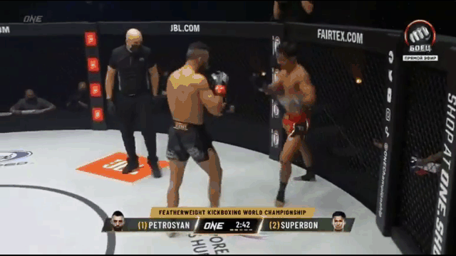 video vo si muay thai tung cu da than sau ha guc doi thu