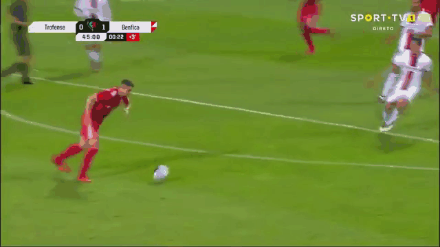 video thu mon bay nguoi dung chan cuu thua ngay truoc vach voi