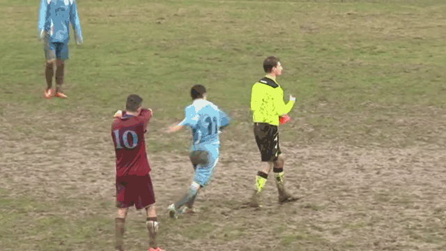 video bi rut the do cau thu cay cu lao toi tra dua trong tai