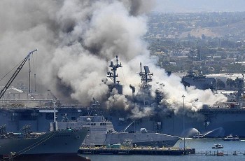 Nguyên nhân bất ngờ khiến chiến hạm 2 tỷ USD của Hải quân Hoa Kỳ hóa thành "tro tàn"