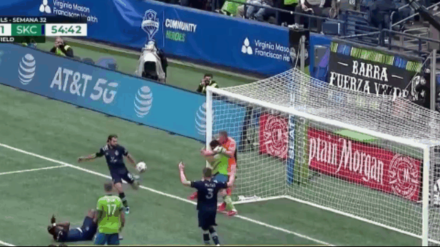 video bi truy can ngay truoc khung thanh thu mon cay cu quat nga doi thu